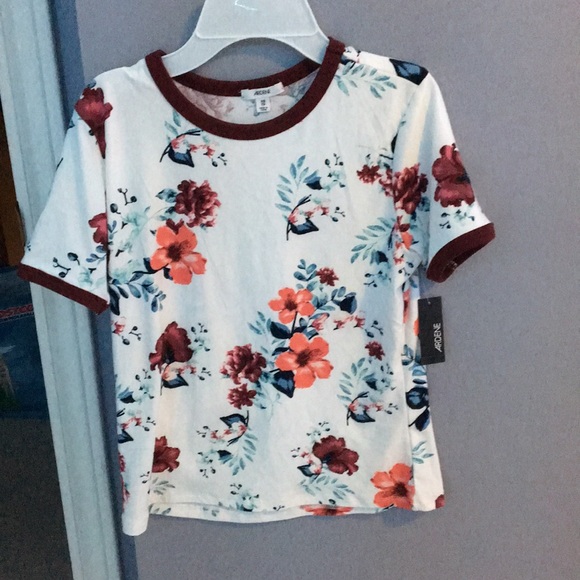 T-shirt - Picture 1 of 3